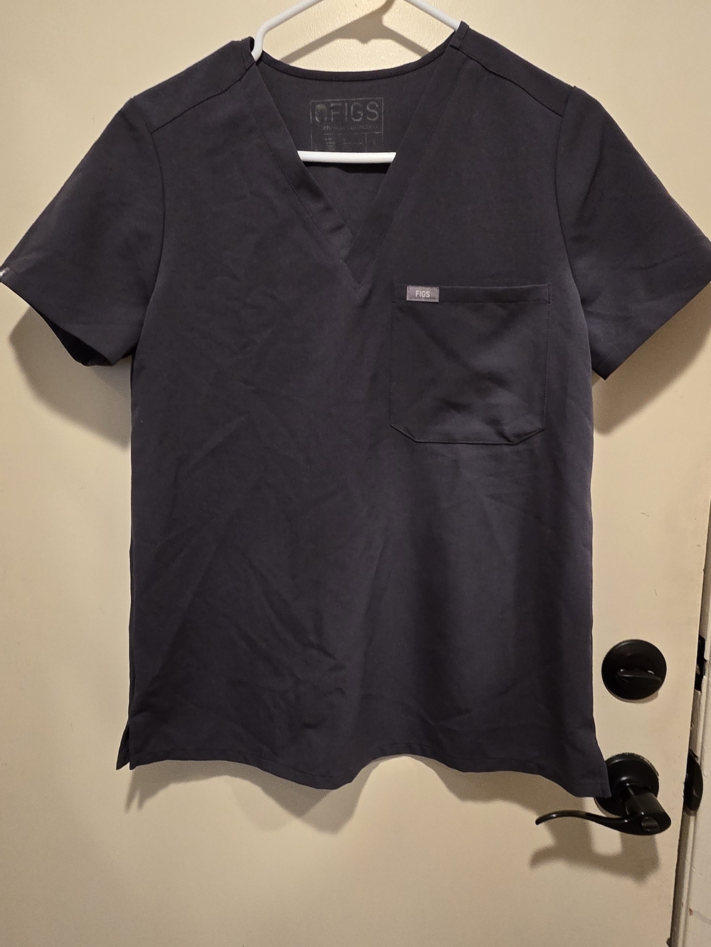 FIGS Women’s Short Sleeve V-Neck Top - Charcoal